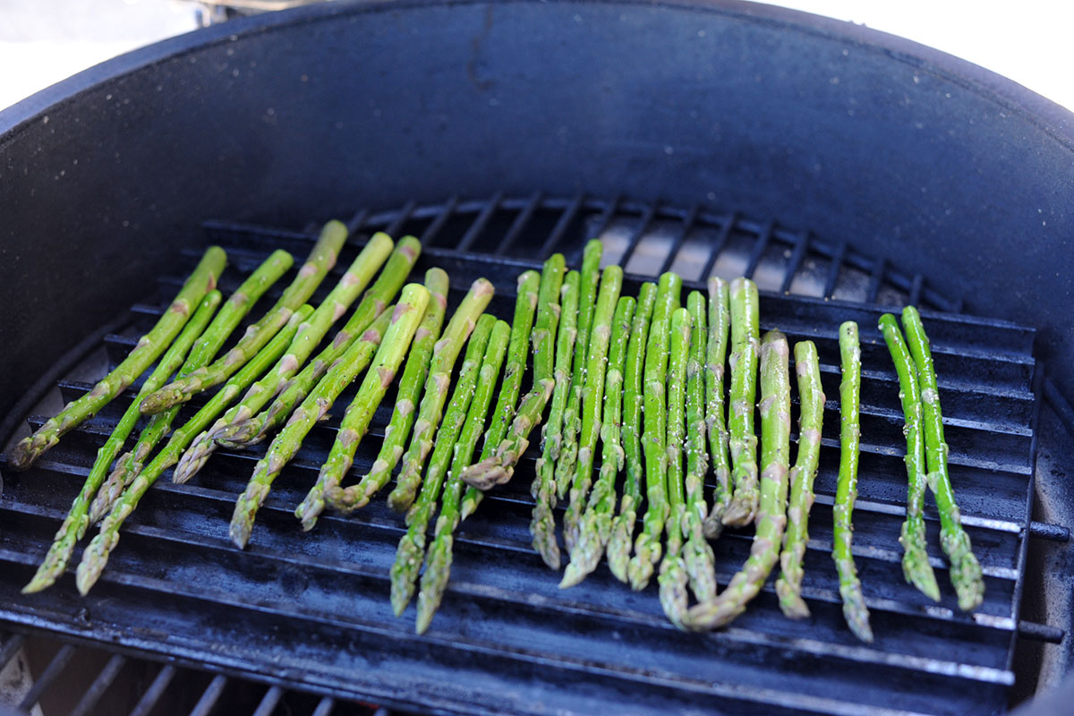 asparagus stalks on grill.