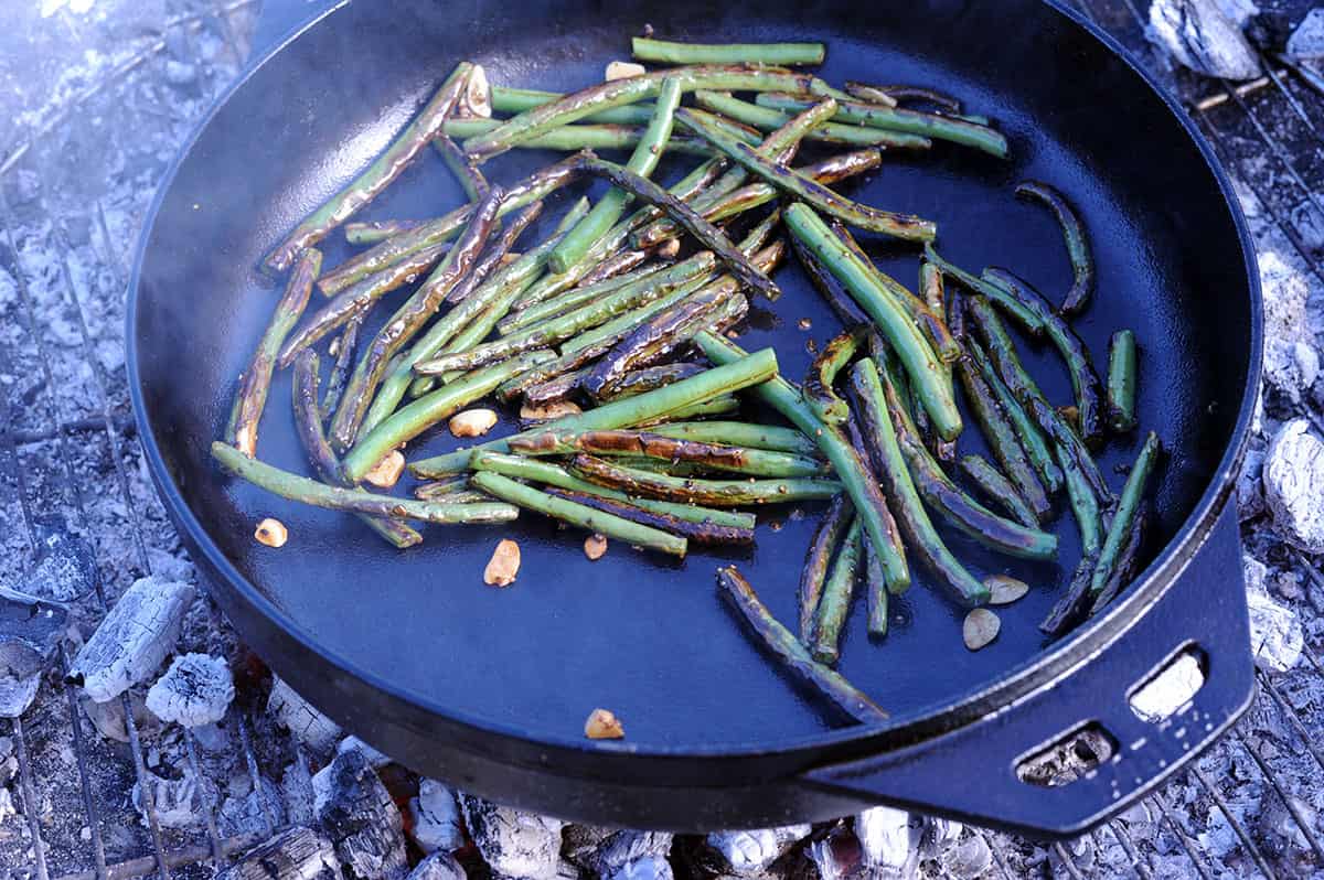 blistered garlic green beans in wok.