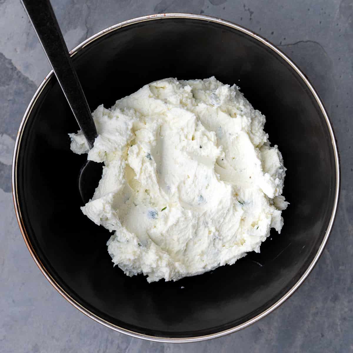 goat cheese spread ingredients mixed together until smooth.