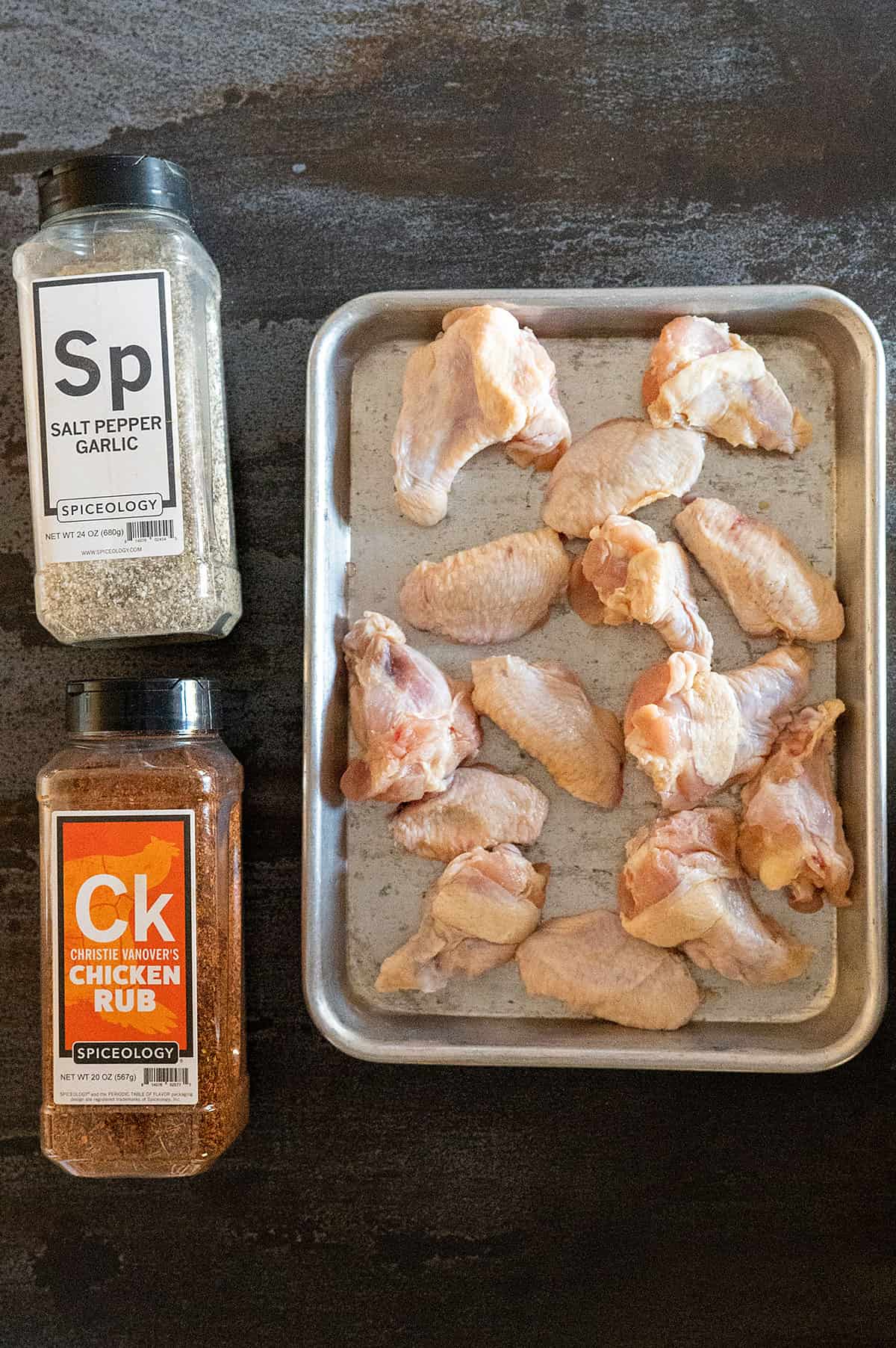 gerookte kippenvleugels ingrediënten: kippenvleugels, SPG en kippenrub.