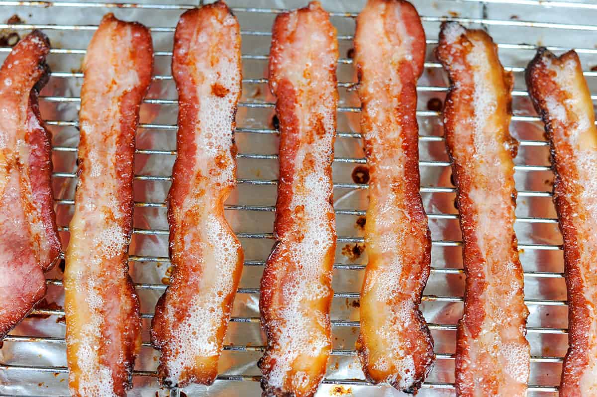 strips of cooked bacon on rack.