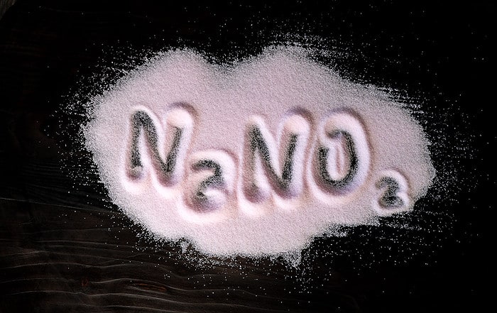 NaNO2 in pile of sodium nitrite.